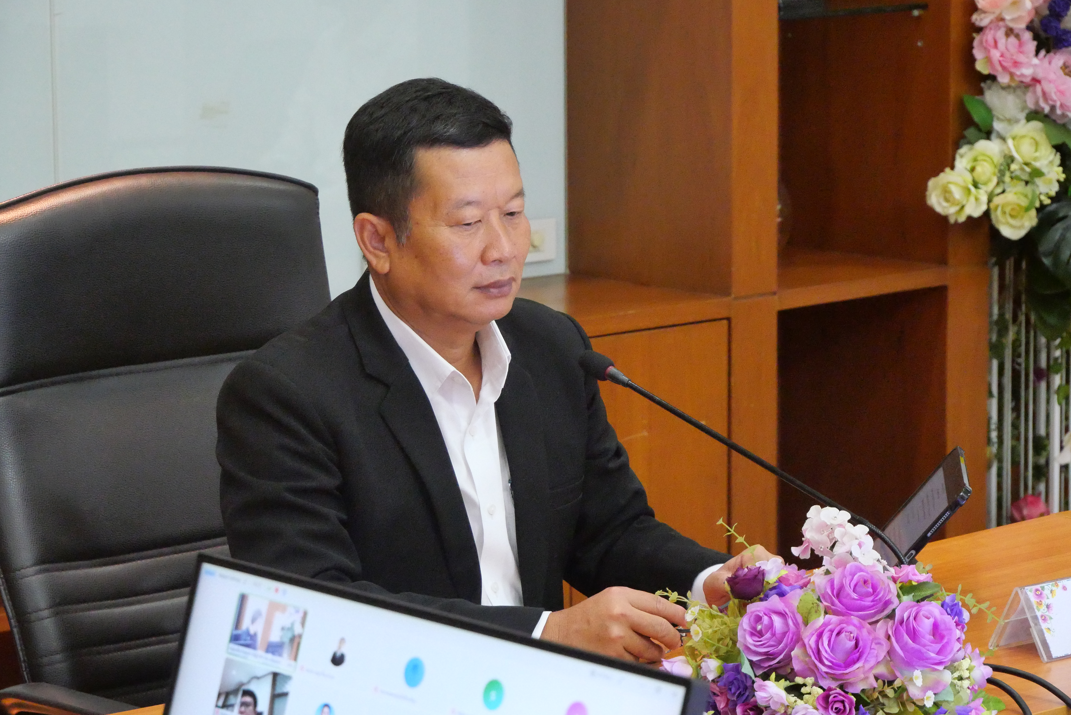 title - รองเลขาธิการ ส.ป.ก. เปิดการประชุมการสร้างความรู้ความเข้าใจ เรื่อง การคัดเลือกบุคคลให้ได้รับเงินเพิ่มสำหรับตำแหน่งที่มีเหตุพิเศษ ตำแหน่งนิติกร (พ.ต.ก.) สังกัด ส.ป.ก. ประจำปีงบประมาณ พ.ศ. 2569 